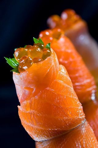 Gunkan - Salmon with cheese | 2pcs.